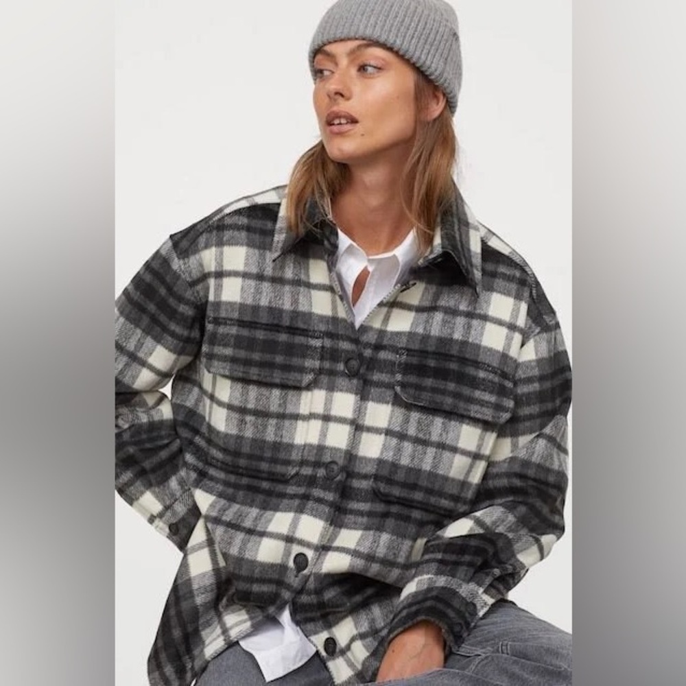 H&M Plaid Button-Up Shirt in Black and Cream
